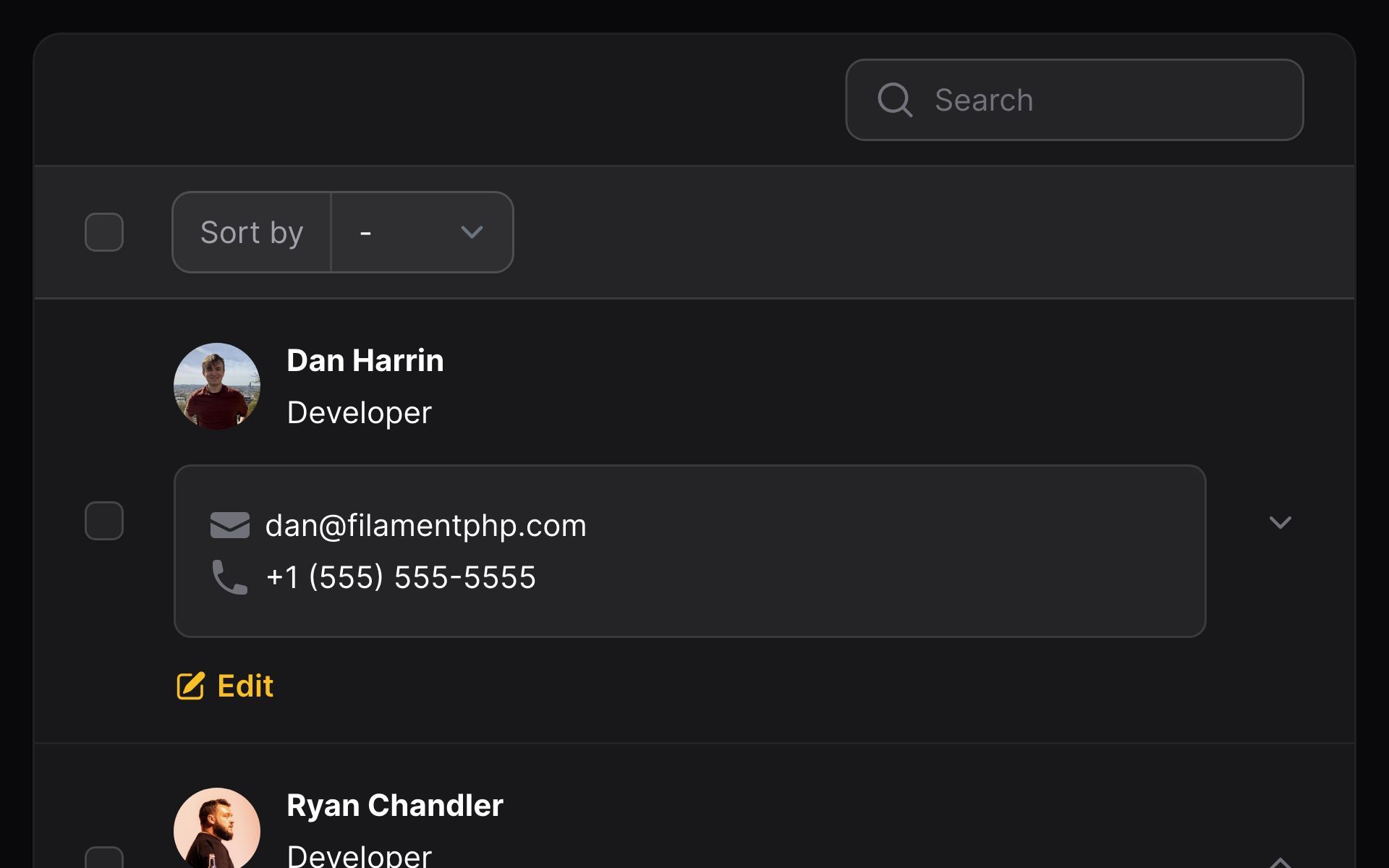 Table with responsive layout on mobile