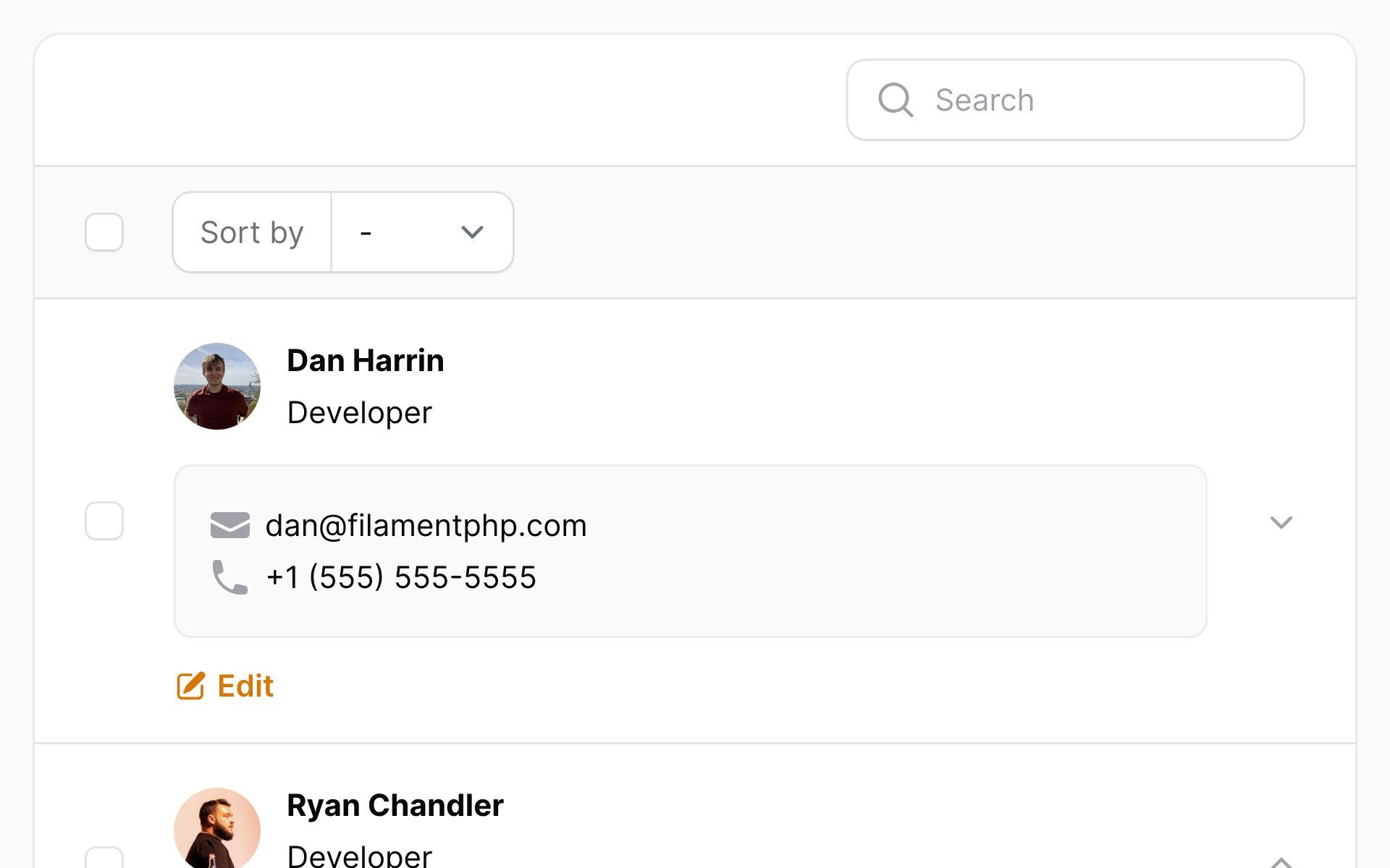 Table with responsive layout on mobile